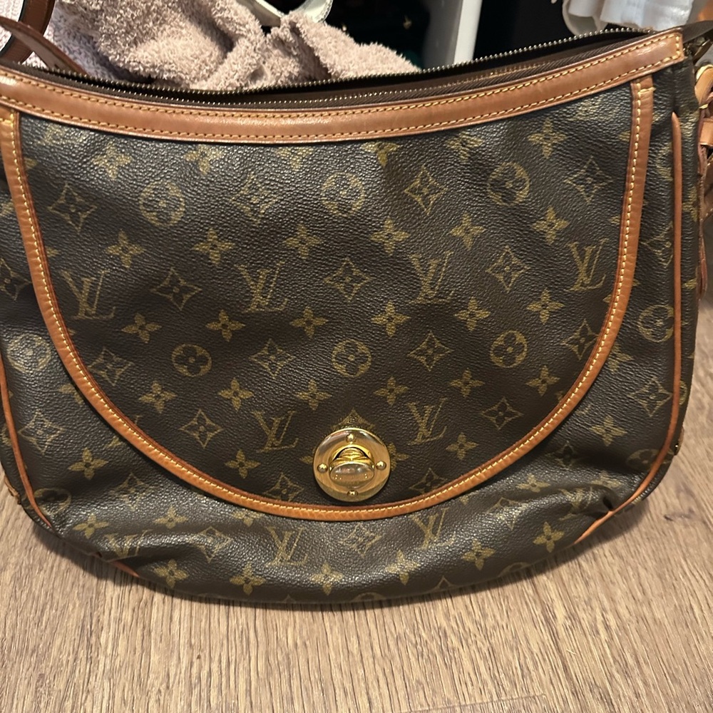 Beautiful LV Tulum GM Shoulder bag.